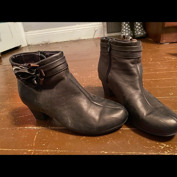 Boots - Picture 3 of 5